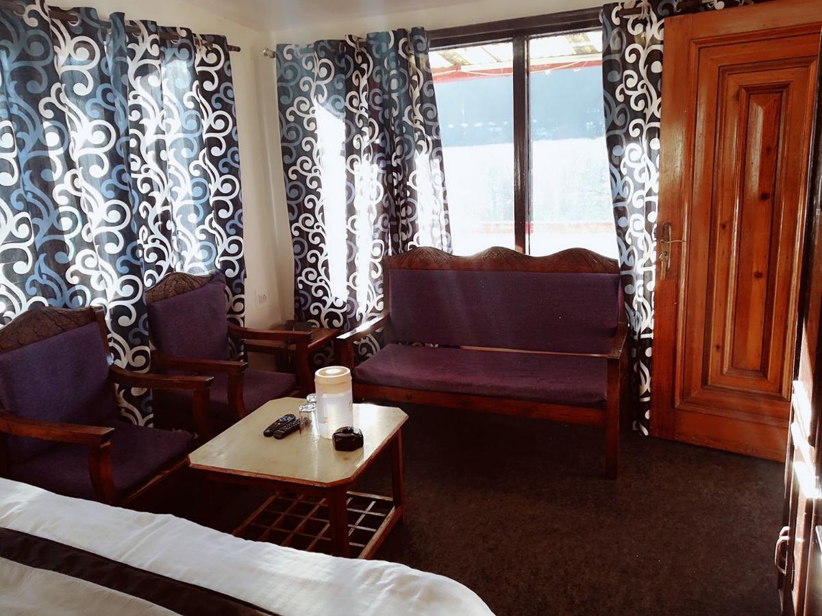 Goroomgo Luxury Stay Mall Road Нейнитал Екстериор снимка